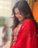 shalin-zoya-in-shimmer-and-sharara-dress-style-photos-003