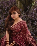 shaalin-zoya-in-printed-maroon-saree-photos-002