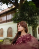shaalin-zoya-in-printed-maroon-saree-photos