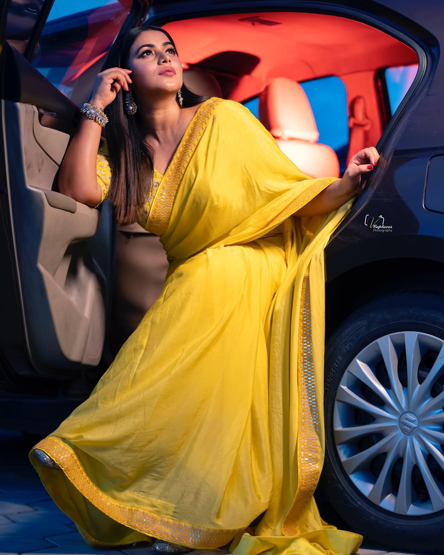 actress-poorna-in-yellow-saree-photos