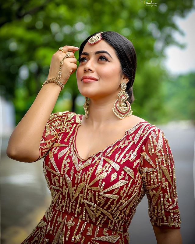 actress shamna kasim latest photos saree-016