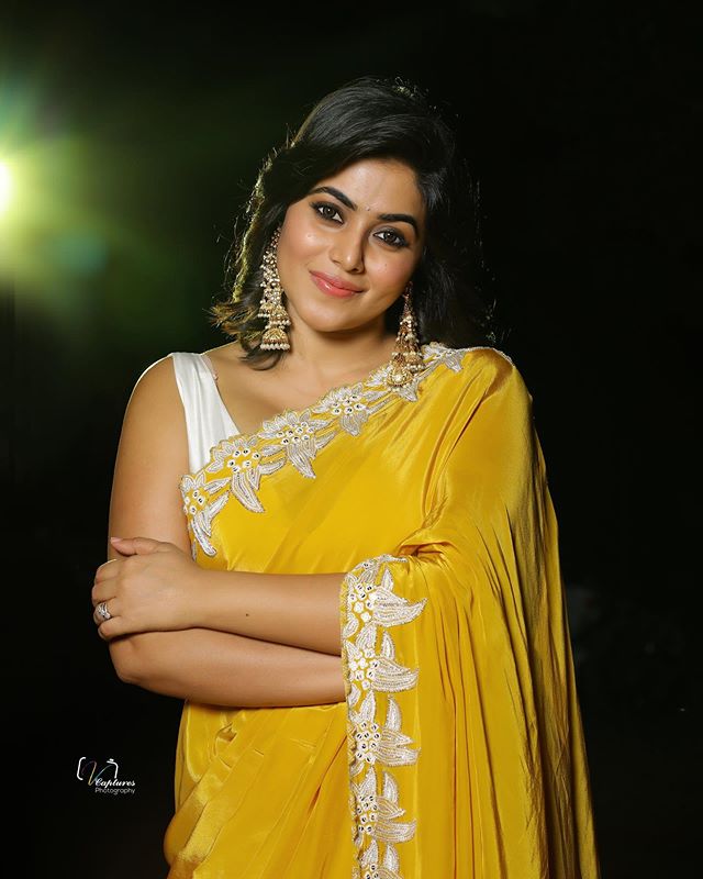 actress shamna kasim latest photos saree-025
