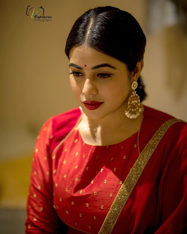 actress shamna kasim latest photos saree-035