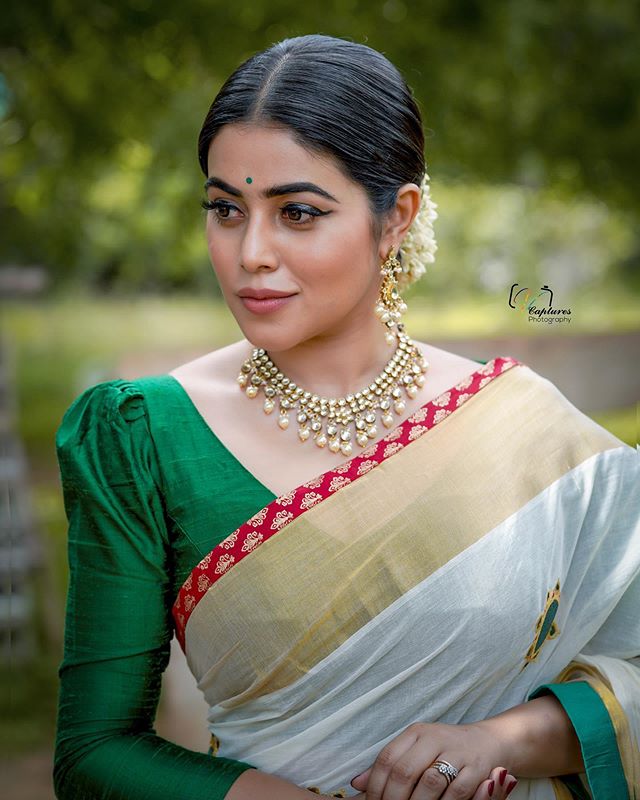 actress shamna kasim latest photos saree-041