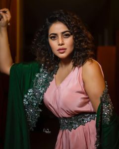 1_shamna-kasim-poorna-new-photos-in-light-pink-colour-saree-006
