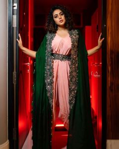 1_shamna-kasim-poorna-new-photos-in-light-pink-colour-saree-010