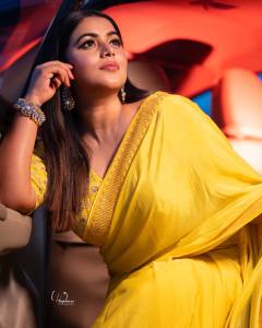 actress-poorna-in-yellow-saree-photos-005