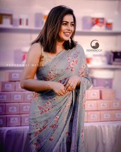 actress-poorna-latest-photos-in-red-colour-saree-005