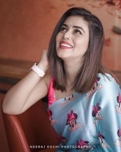 actress-poorna-latest-photos-in-red-colour-saree
