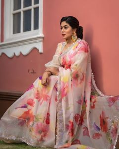 actress-poorna-new-photos-in-saree