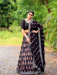 actress shamna kasim latest images in black dress