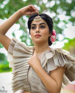 actress shamna kasim latest photos saree-007
