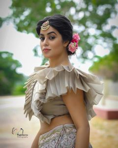 actress shamna kasim latest photos saree-010