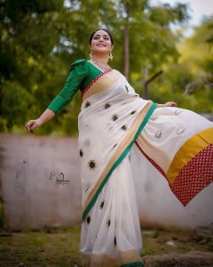 actress shamna kasim latest photos saree-037