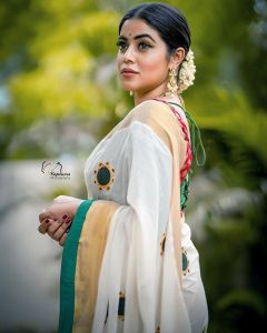 actress shamna kasim latest photos saree-040