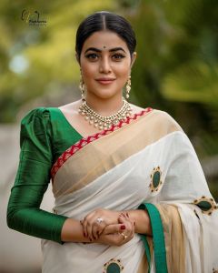 actress shamna kasim latest photos saree-044