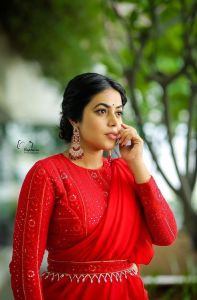 actress-shamna-kasim-new-photos-in-red-dress-02-001