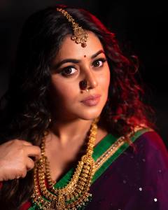 purna-latest-photos-in-half-saree-005