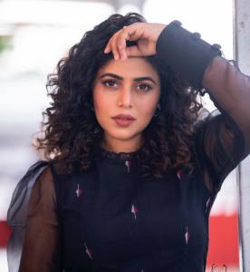 shamna-kasim-black-short-dress-photos-005