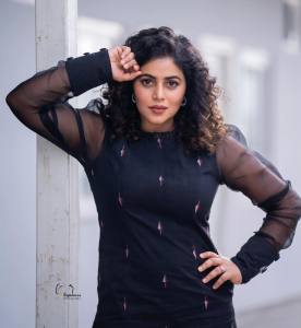 shamna-kasim-black-short-dress-photos-007