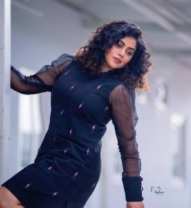 shamna-kasim-black-short-dress-photos