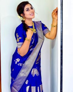 shamna-kasim-in-beautiful-pattu-saree-photos-001