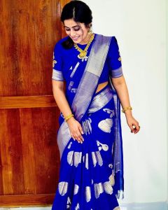 shamna-kasim-in-beautiful-pattu-saree-photos-002