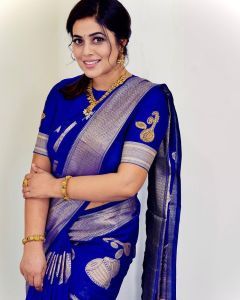 shamna-kasim-in-beautiful-pattu-saree-photos-003