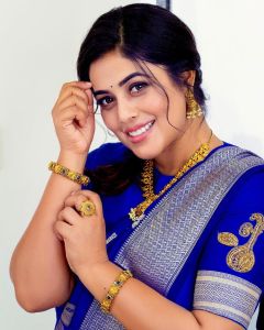 shamna-kasim-in-beautiful-pattu-saree-photos-004