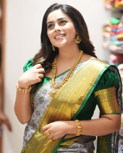 shamna-kasim-in-beautiful-pattu-saree-photos-008