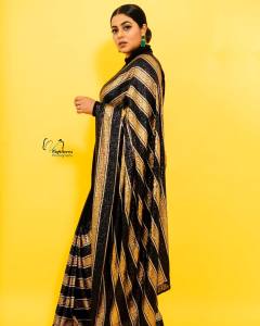 shamna-kasim-in-black-saree-photoshoot-001