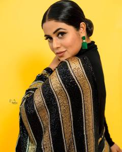 shamna-kasim-in-black-saree-photoshoot-003