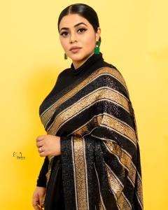 shamna-kasim-in-black-saree-photoshoot