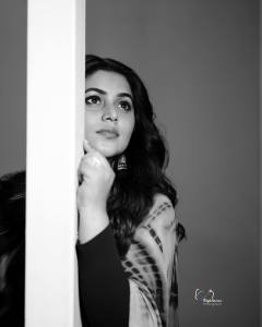 shamna-kasim-in-black-saree-with-multicolor-border-design-photos-003