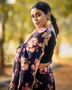 shamna-kasim-in-blue-colour-saree-photos-006