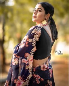 shamna-kasim-in-blue-colour-saree-photos-008