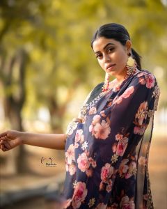 shamna-kasim-in-blue-colour-saree-photos-009
