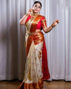 shamna-kasim-in-bridal-look-photos-002