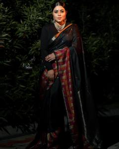 shamna-kasim-in-full-black-saree-photos-003