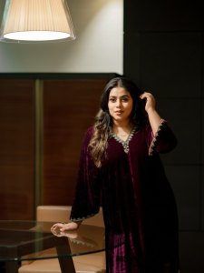 shamna-kasim-in-full-length-deep-plum-or-burgundy-velvet-kaftan-or-long-kurta-silhouette-design-photos