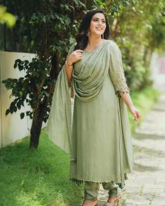 shamna-kasim-in-green-churidar-001