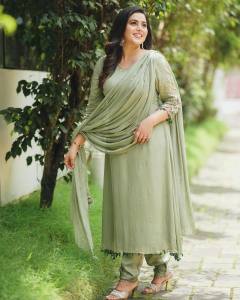 shamna-kasim-in-green-churidar-006