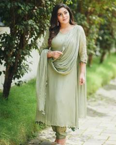 shamna-kasim-in-green-churidar-007