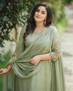shamna-kasim-in-green-churidar-009