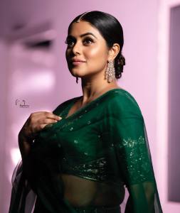 shamna-kasim-in-green-lehenga-003