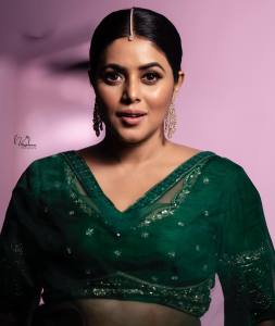 shamna-kasim-in-green-lehenga-006