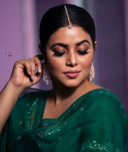 shamna-kasim-in-green-lehenga-007