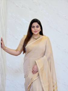 shamna-kasim-in-kerala-saree-with-simple-makeup-look-photos-001
