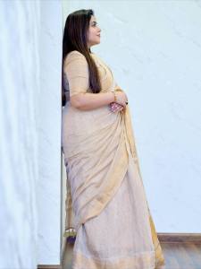 shamna-kasim-in-kerala-saree-with-simple-makeup-look-photos-004
