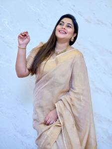 shamna-kasim-in-kerala-saree-with-simple-makeup-look-photos-006